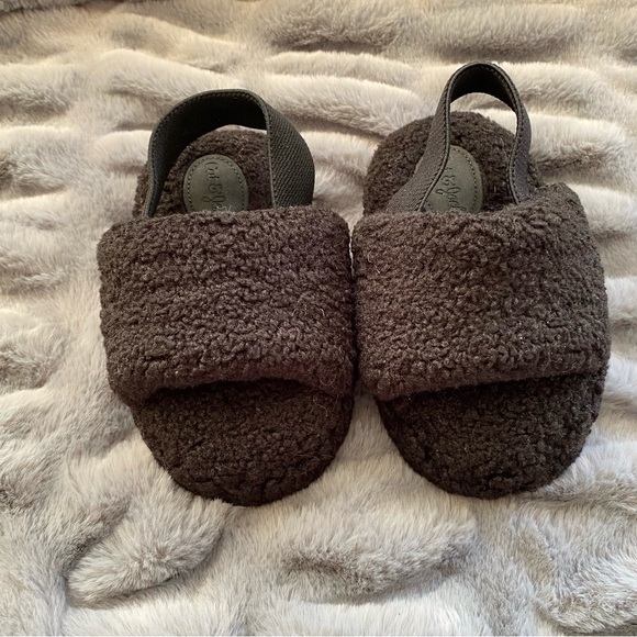 Cat & Jack Avi Single Strap Shearling Slippers - Picture 2 of 9